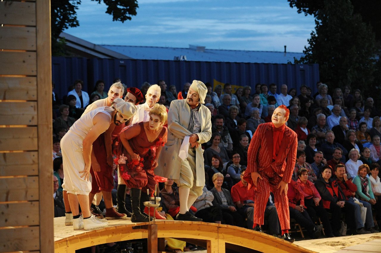 Sommertheater im Kasernenhof